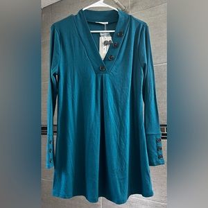 Messic women’s medium long sleeve top. New with tags!